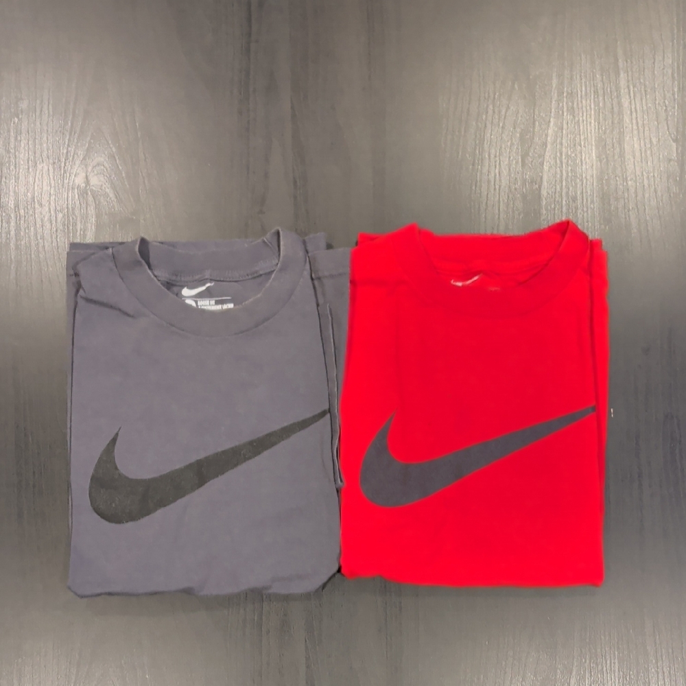 Nike Mens' Short Sleeve Swoosh Tee in Red and Charcoal